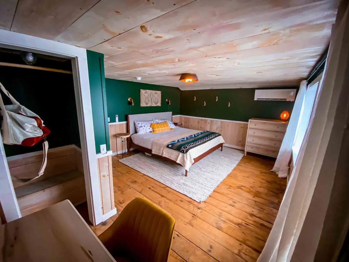 Lake Front, Year Round, Cabin 17