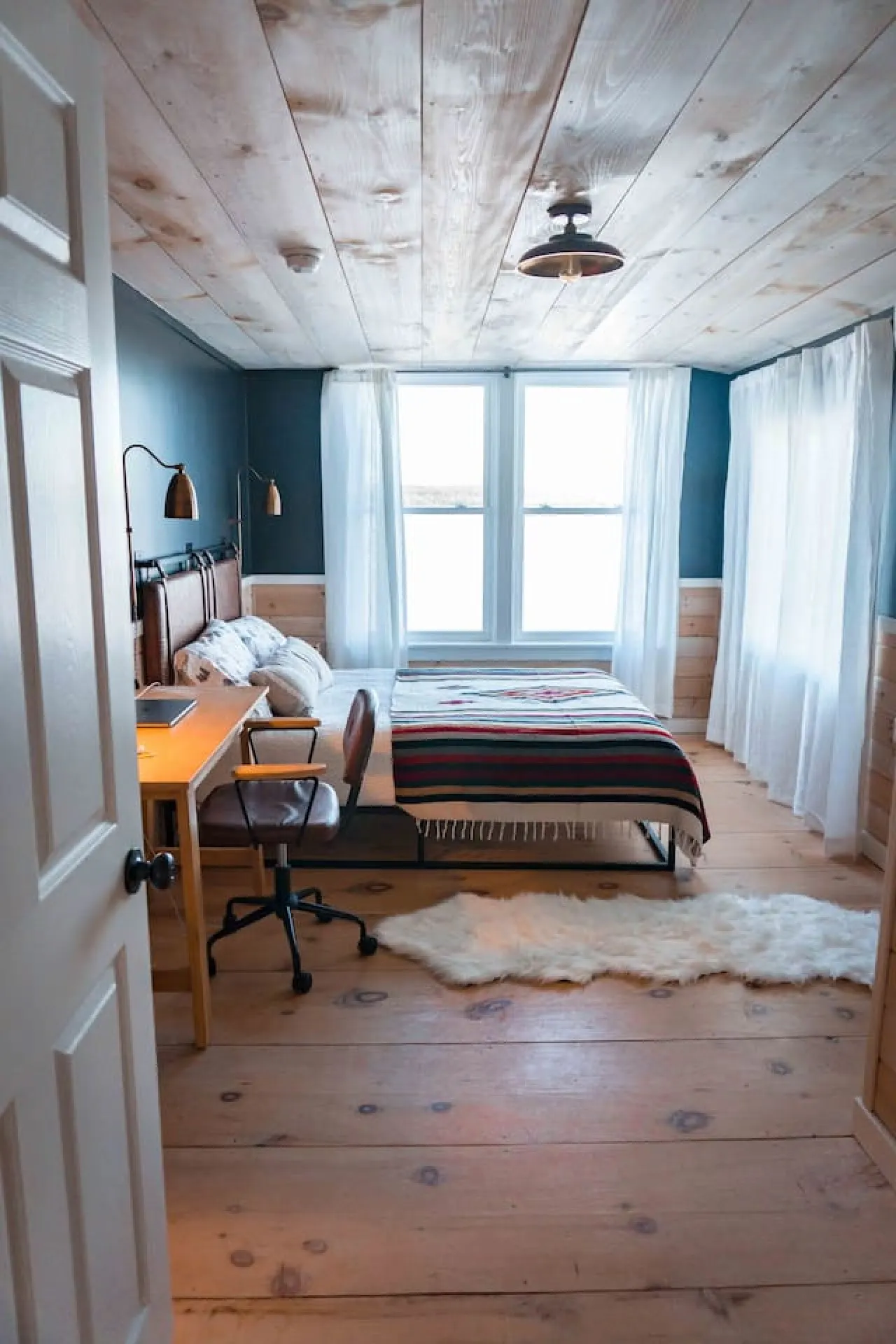 Lake Front, Year Round, Cabin 19