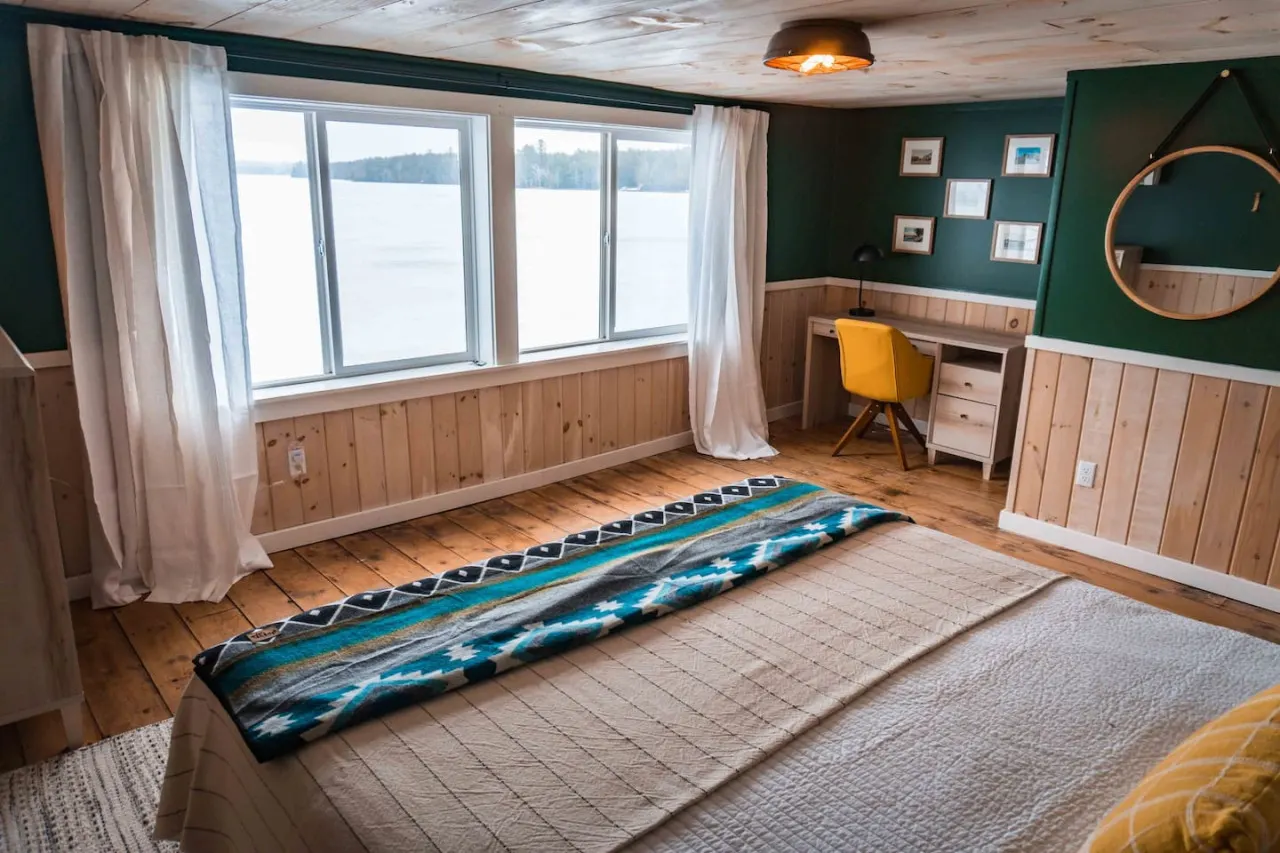 Lake Front, Year Round, Cabin 6