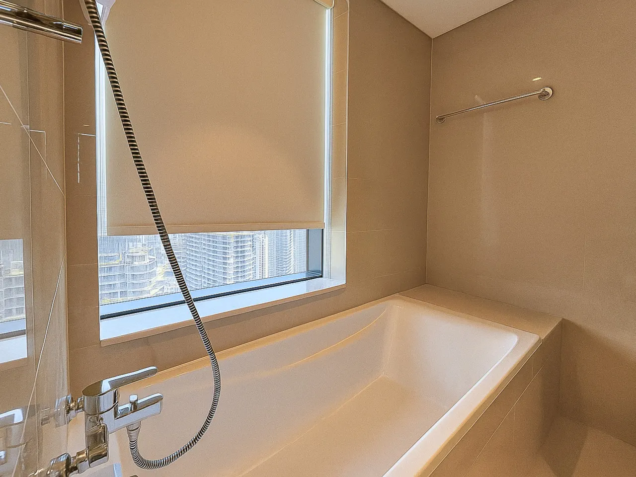 Dream Shoma Upscale 3BR in Downtown Dubai — photo 5