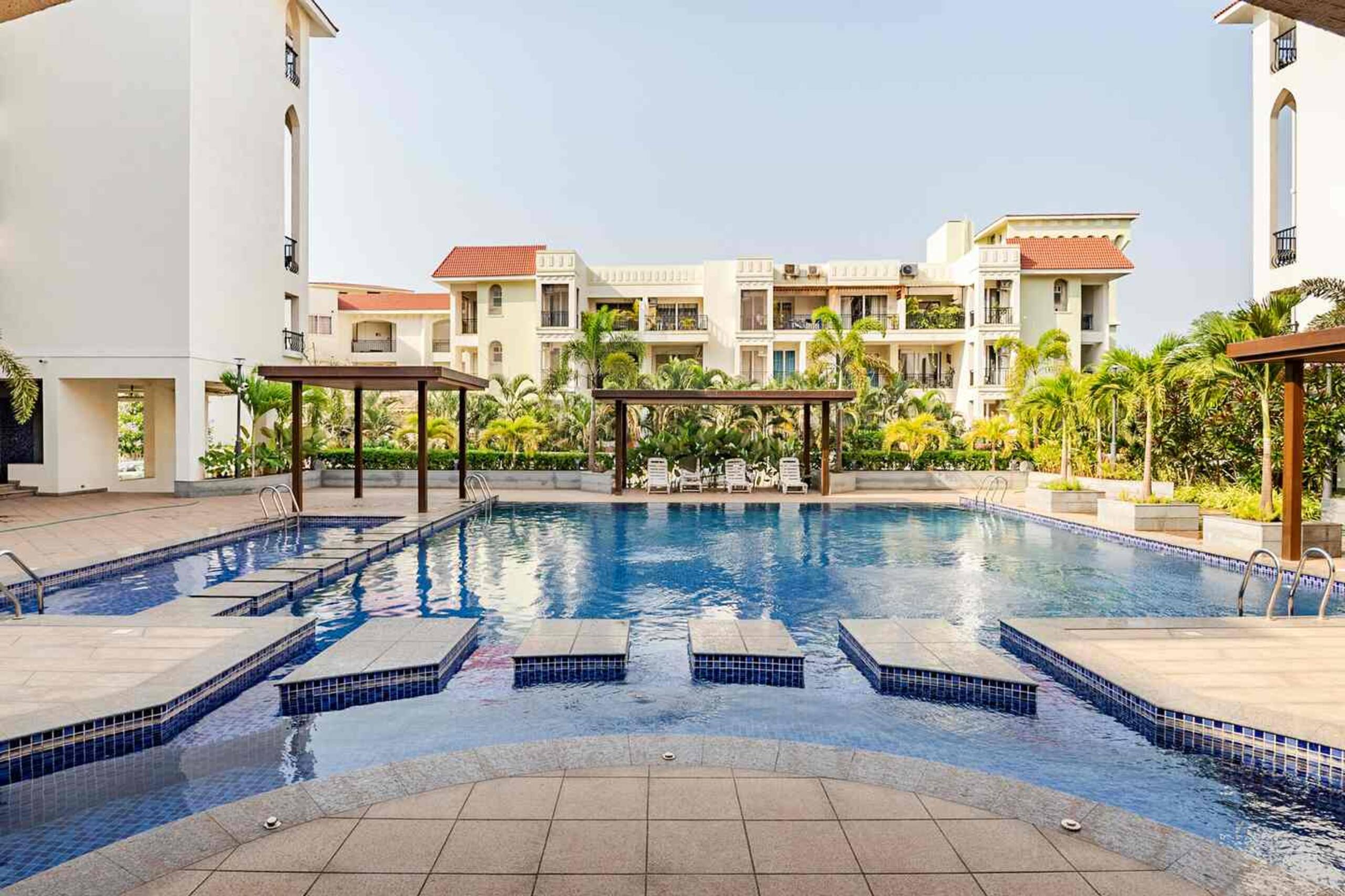Casa Blues-Studio w Pool, Gym & wifi in North Goa 3
