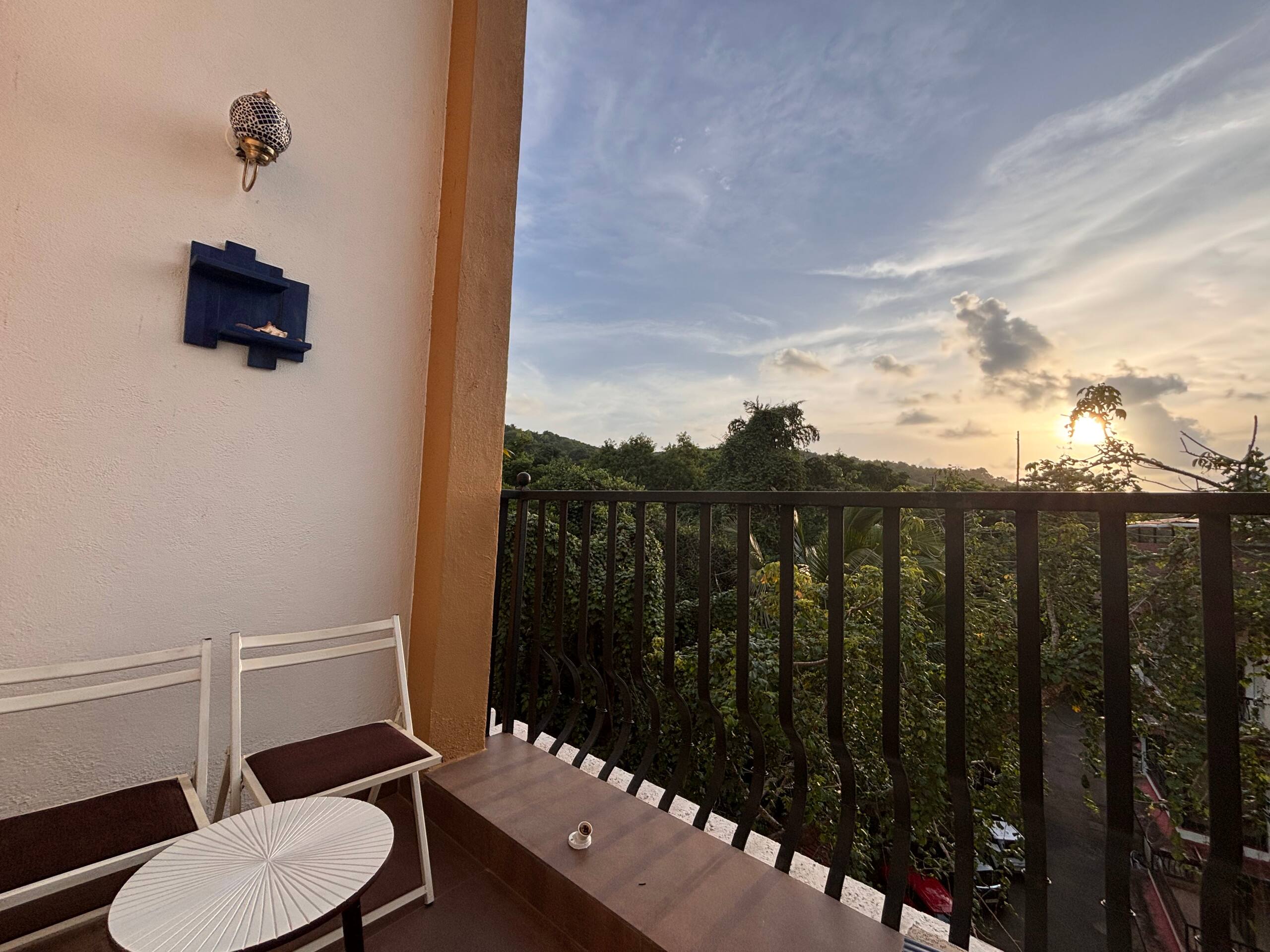 Casa Blues-Studio w Pool, Gym & wifi in North Goa 5