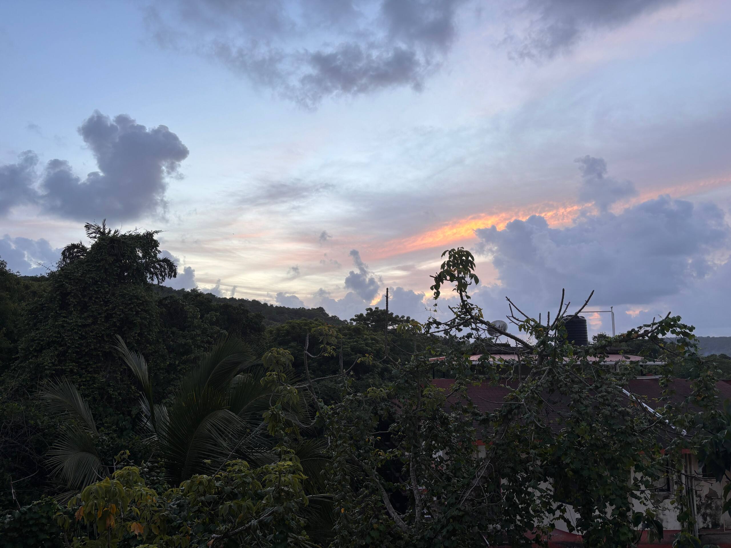 Casa Blues-Studio w Pool, Gym & wifi in North Goa 19