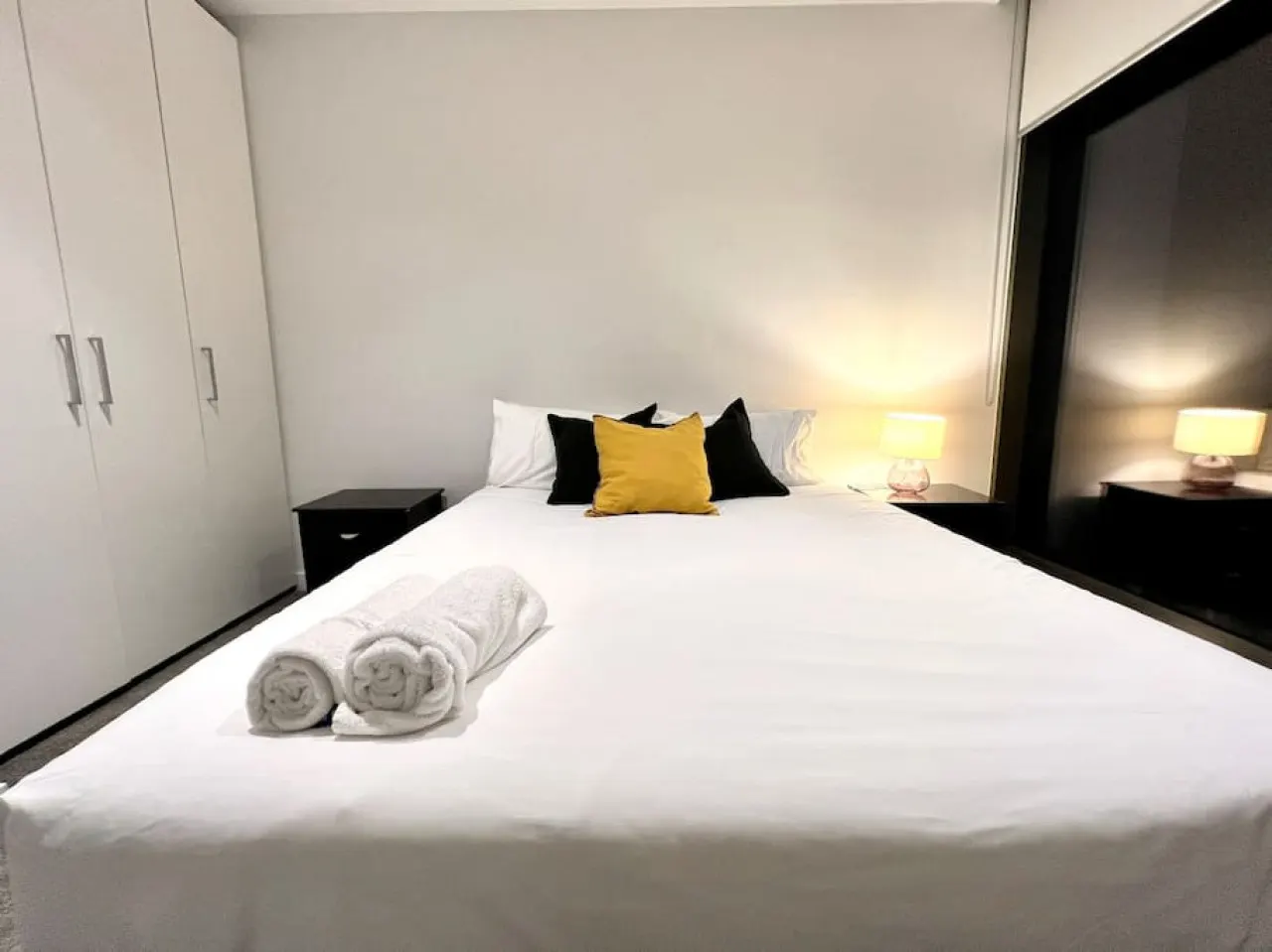 Downtown Deluxe - 2 BR x 2 Apartment - U5&U9 16