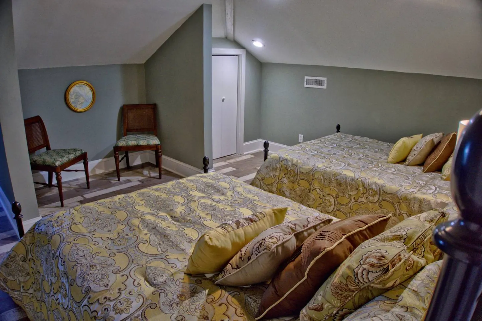 Huge 6 Bed, 5 Bath Historic Savannah Home 9