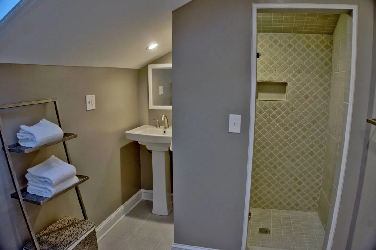 Huge 6 Bed, 5 Bath Historic Savannah Home 11