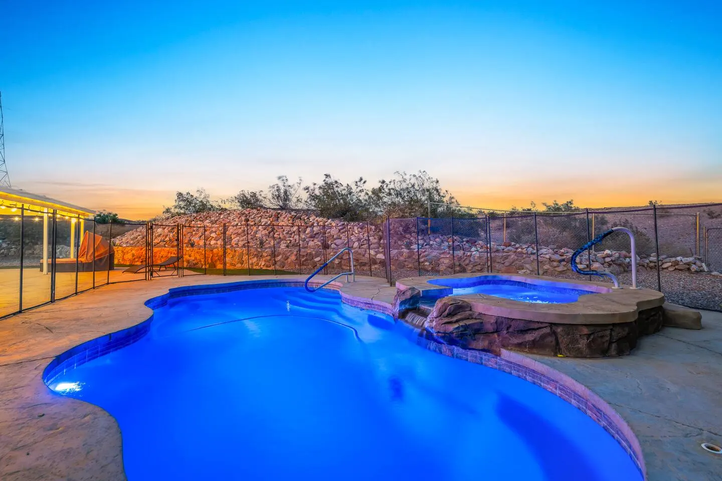Mins to Laughlin | Pool | Spa | Playground | BBQ — photo 2