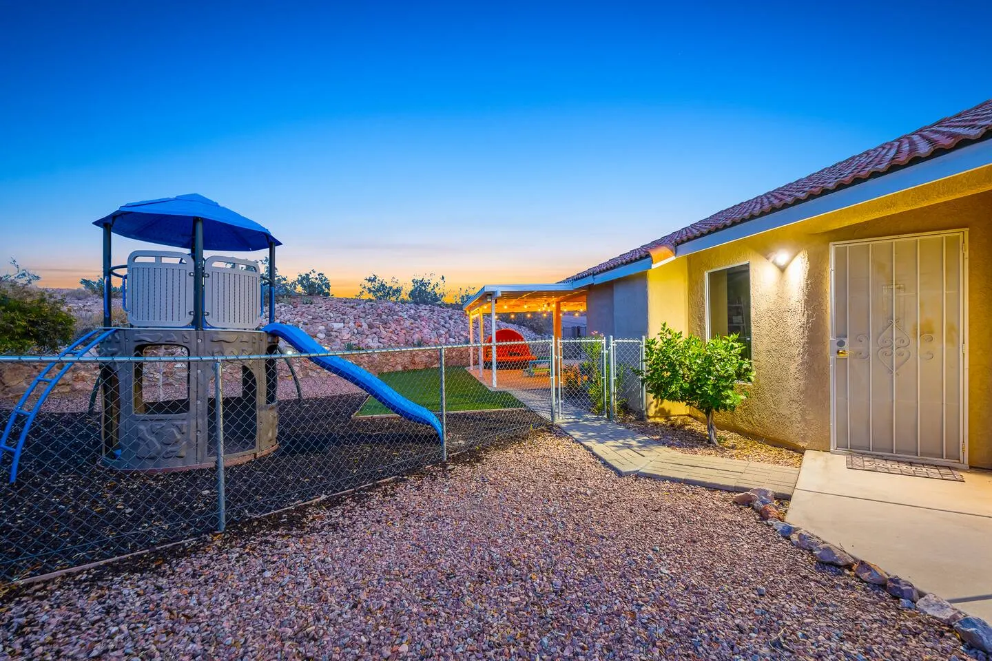 Mins to Laughlin Pool Spa Playground BBQ 15