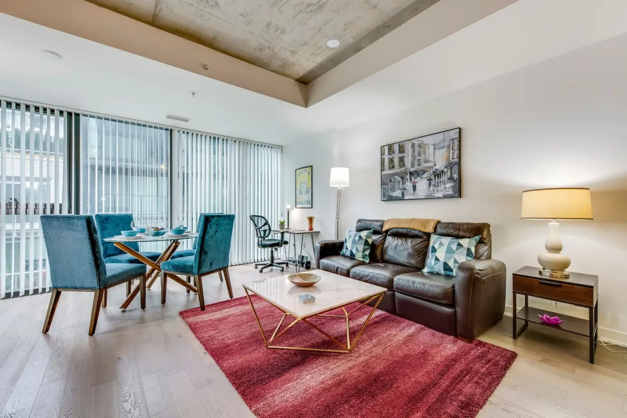 Stylish 1BR • Modern Comfort • Popular King West