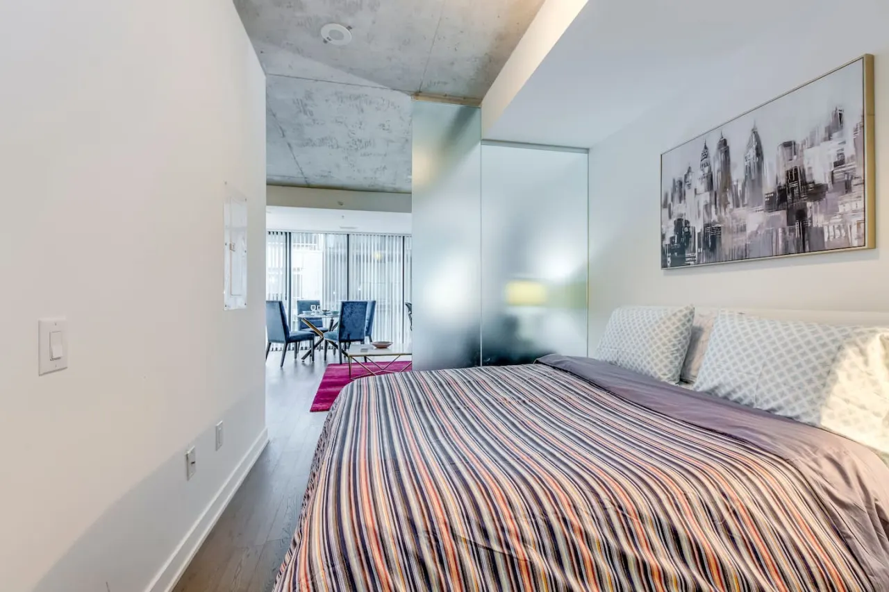 Stylish 1BR Modern Comfort Popular King West 11