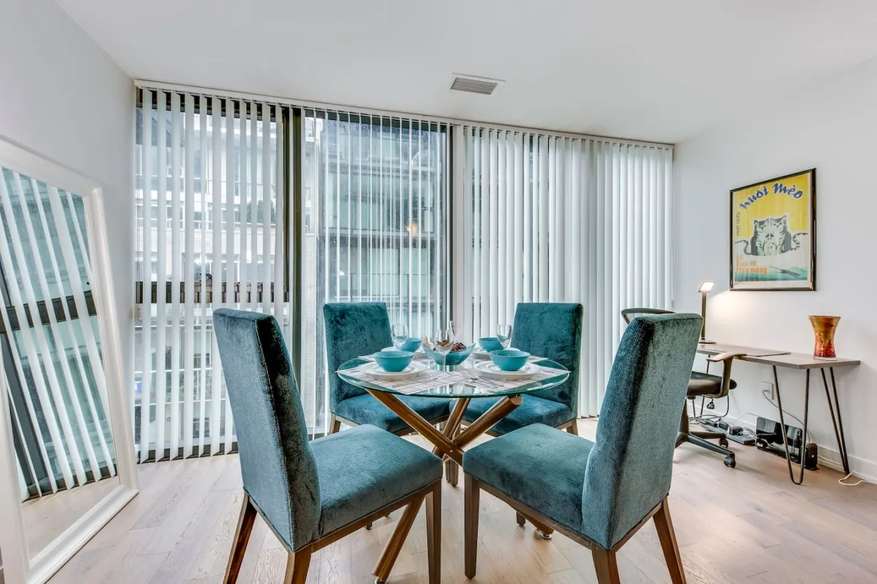 Stylish 1BR Modern Comfort Popular King West 14