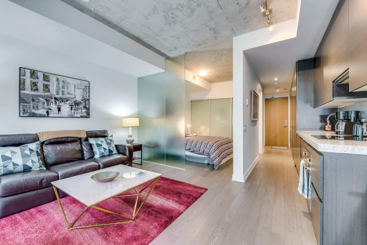 Stylish 1BR Modern Comfort Popular King West 15