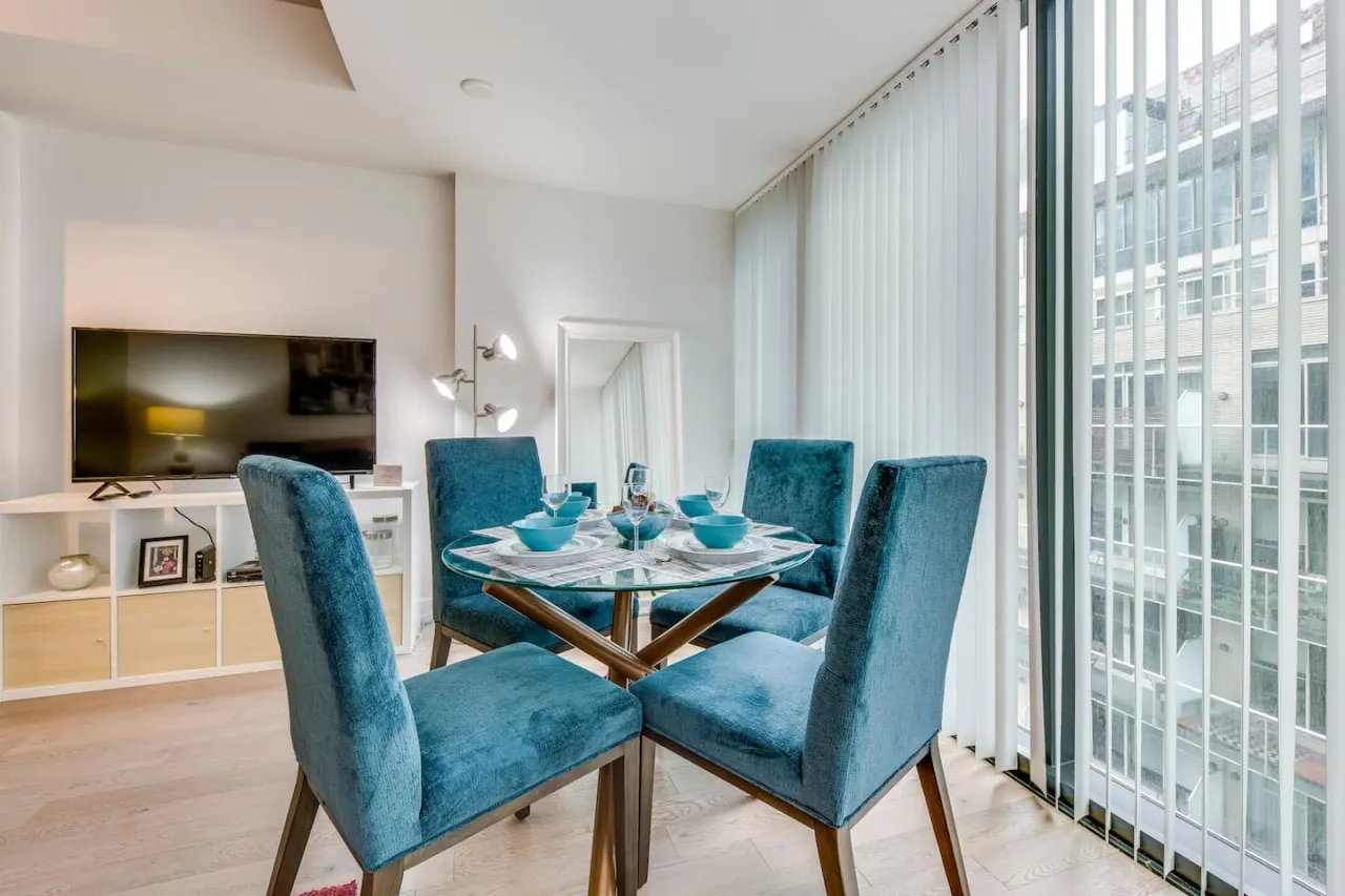 Stylish 1BR Modern Comfort Popular King West 3