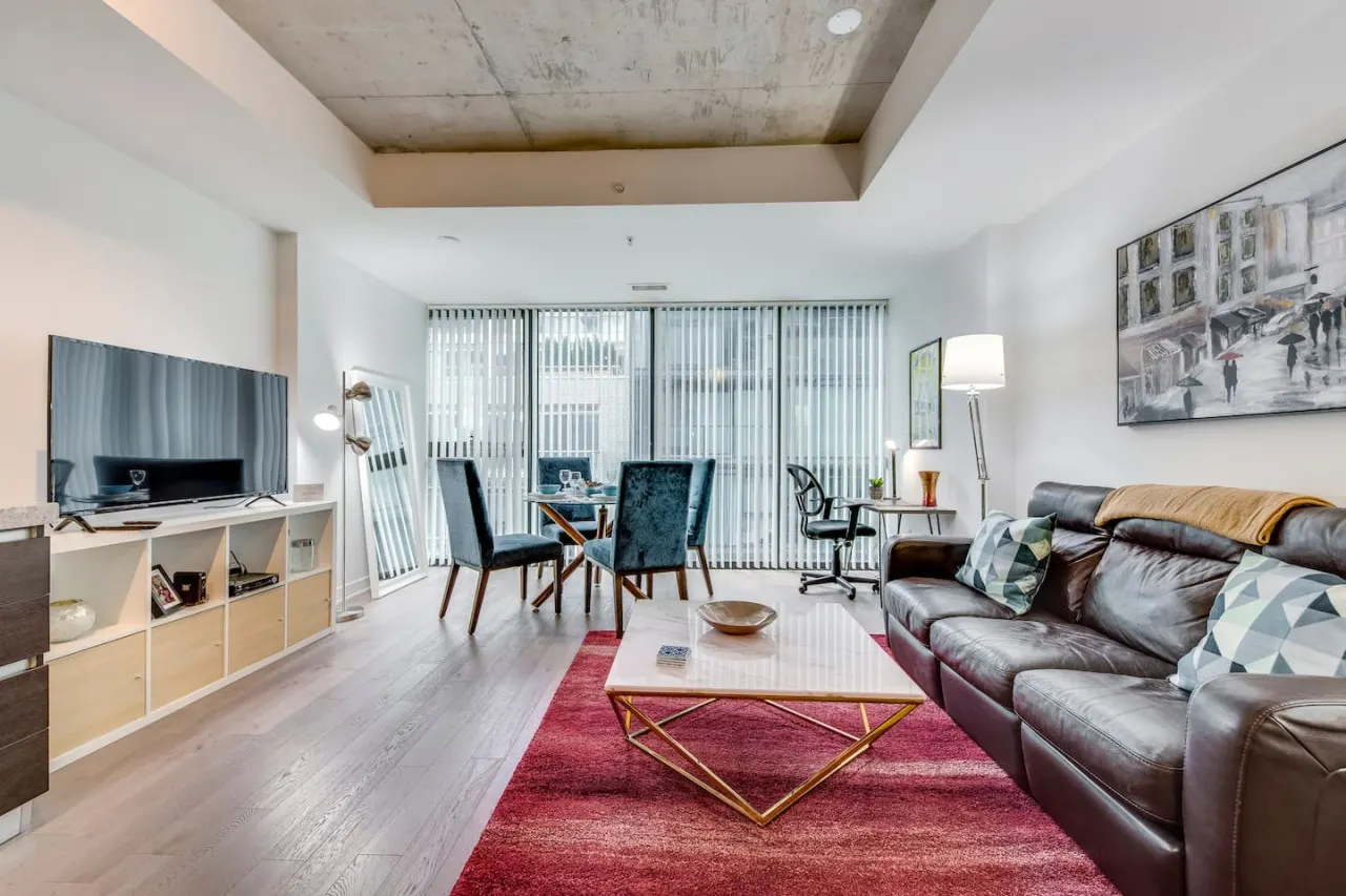 Stylish 1BR Modern Comfort Popular King West 5