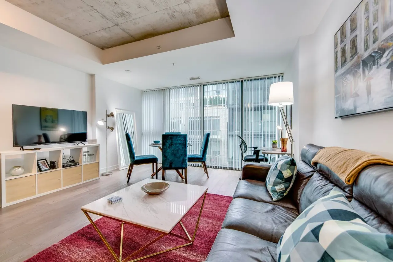 Stylish 1BR Modern Comfort Popular King West 7