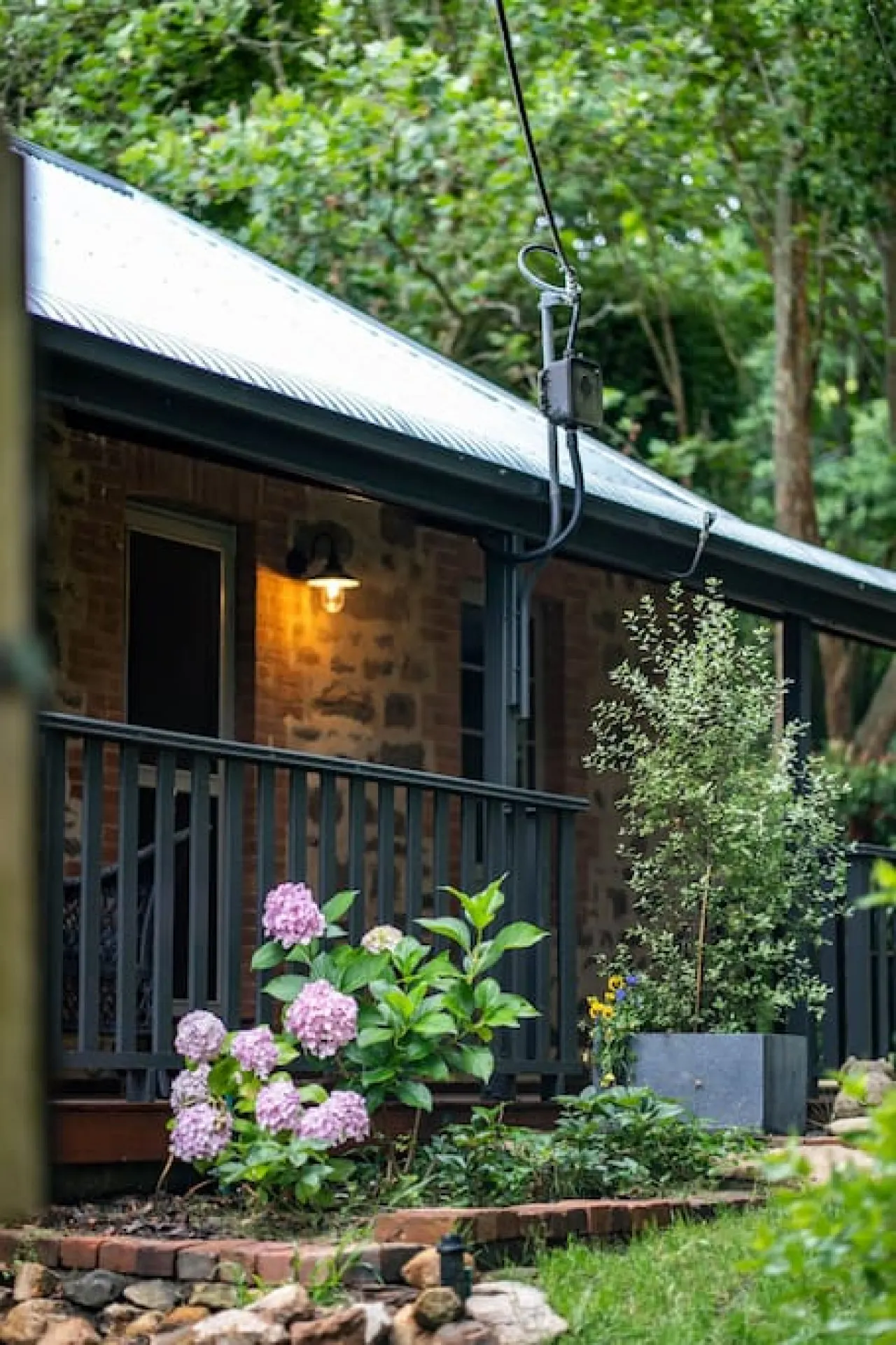Holly Cottage—Historic Garden Serenity 9