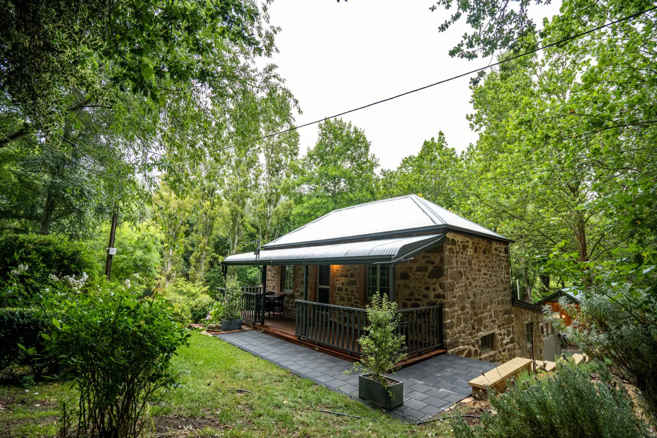 Holly Cottage—Historic Garden Serenity 7