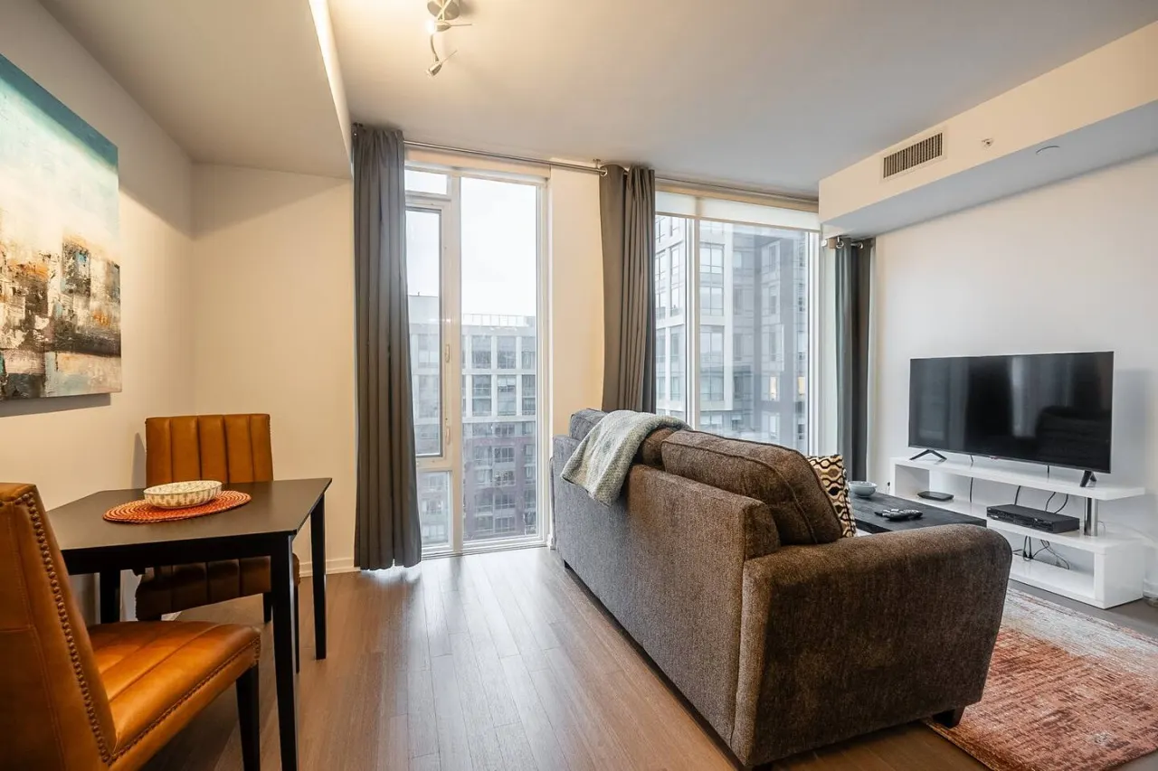 Modern 1BR Executive Stay Central & Stylish 9