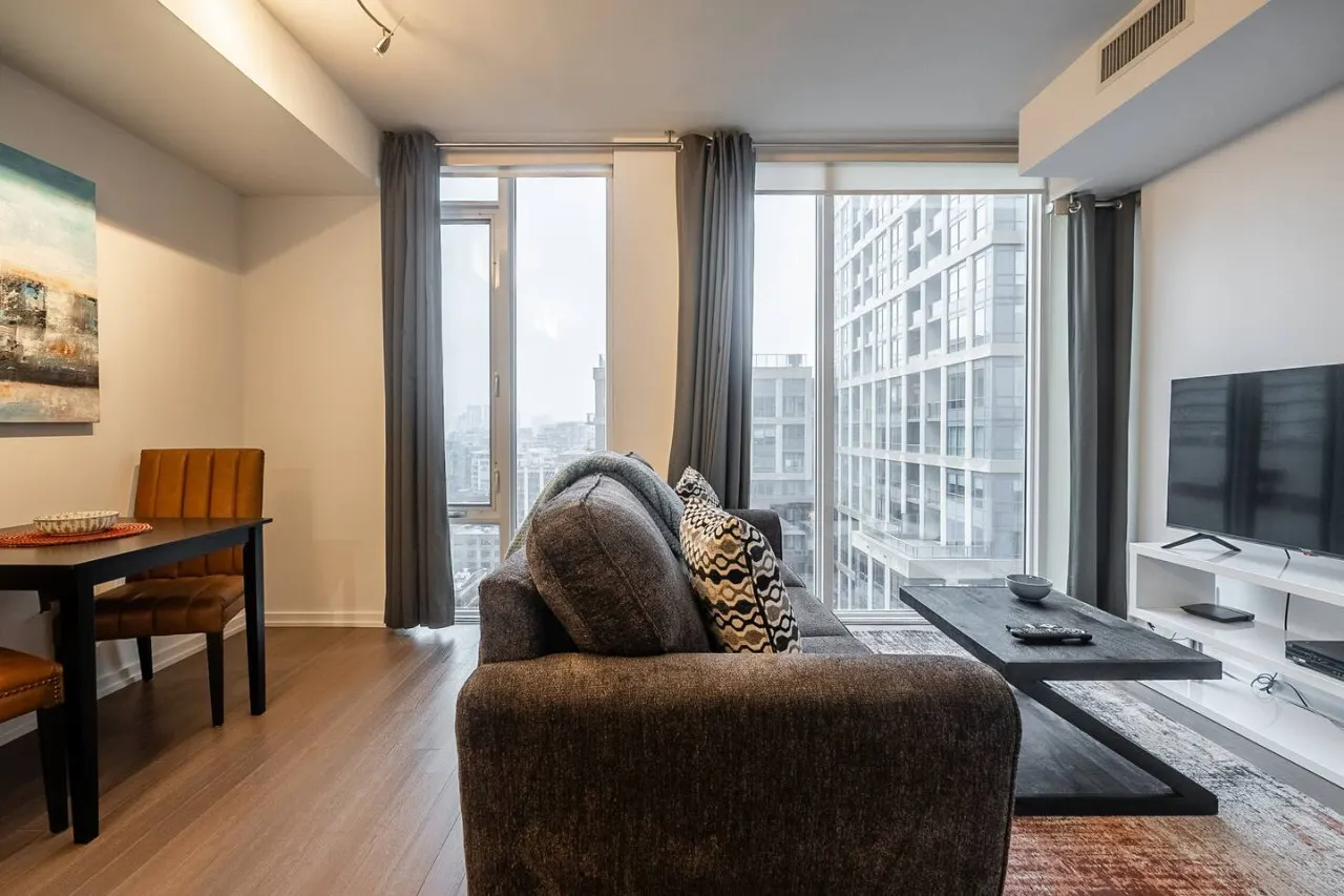 Modern 1BR Executive Stay Central & Stylish 11