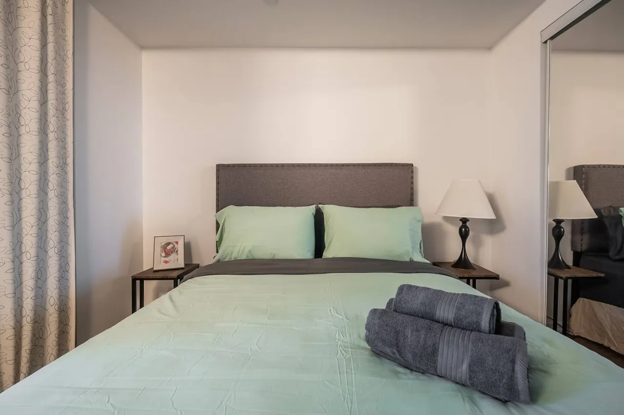 Modern 1BR Executive Stay Central & Stylish 12