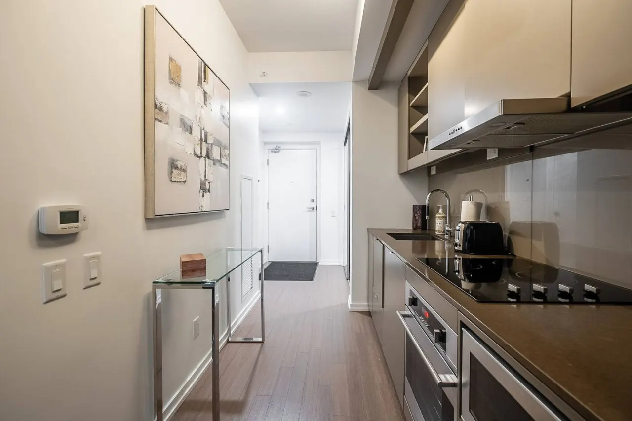 Modern 1BR Executive Stay Central & Stylish 14