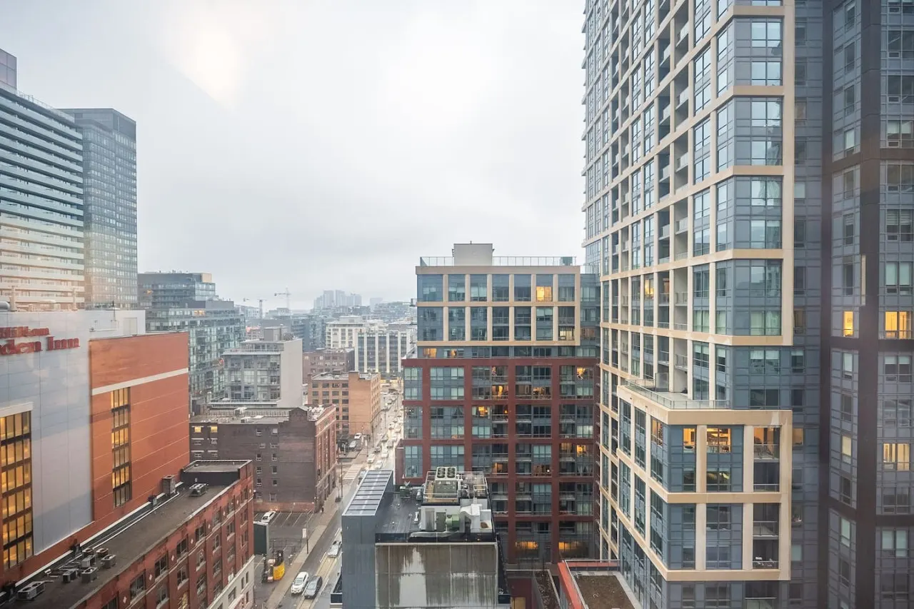 Modern 1BR Executive Stay Central & Stylish 15