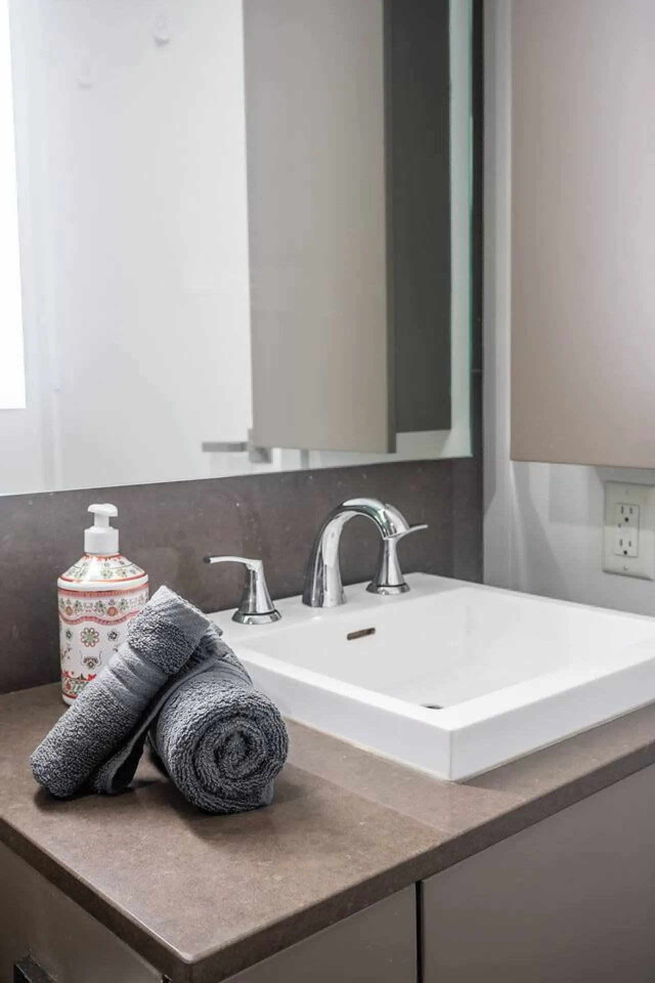 Modern 1BR Executive Stay Central & Stylish 16