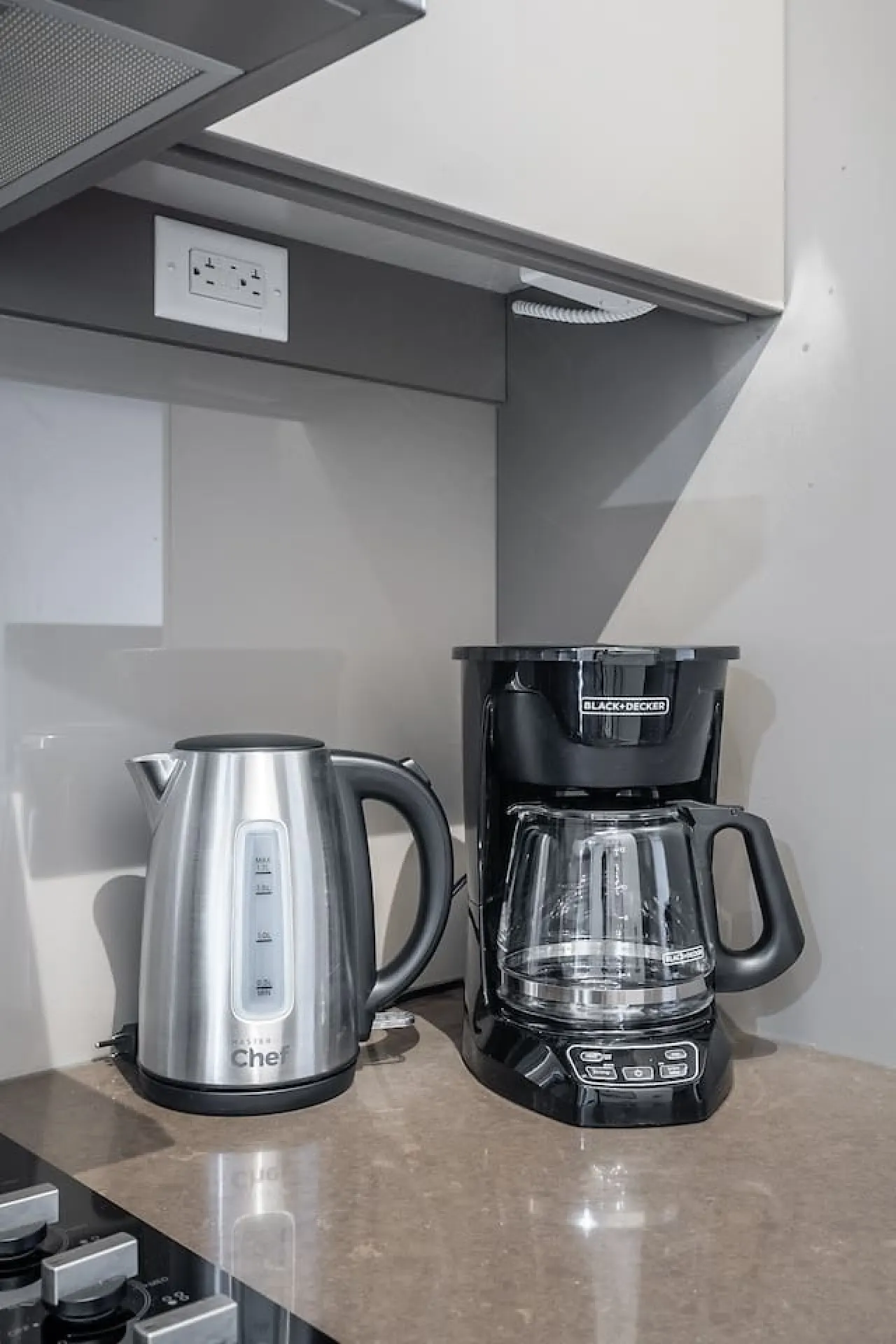 Modern 1BR Executive Stay Central & Stylish 17