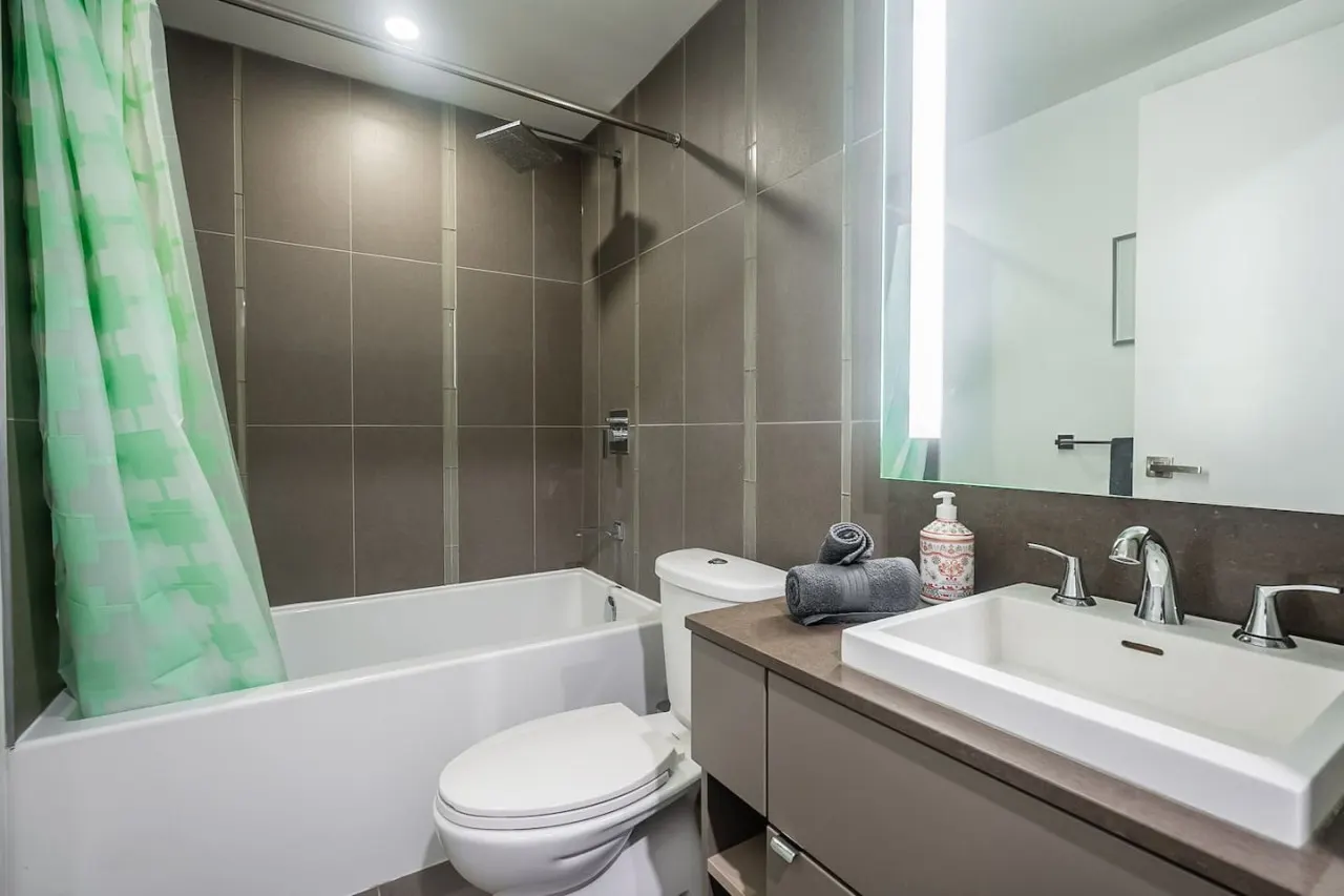 Modern 1BR Executive Stay Central & Stylish 5