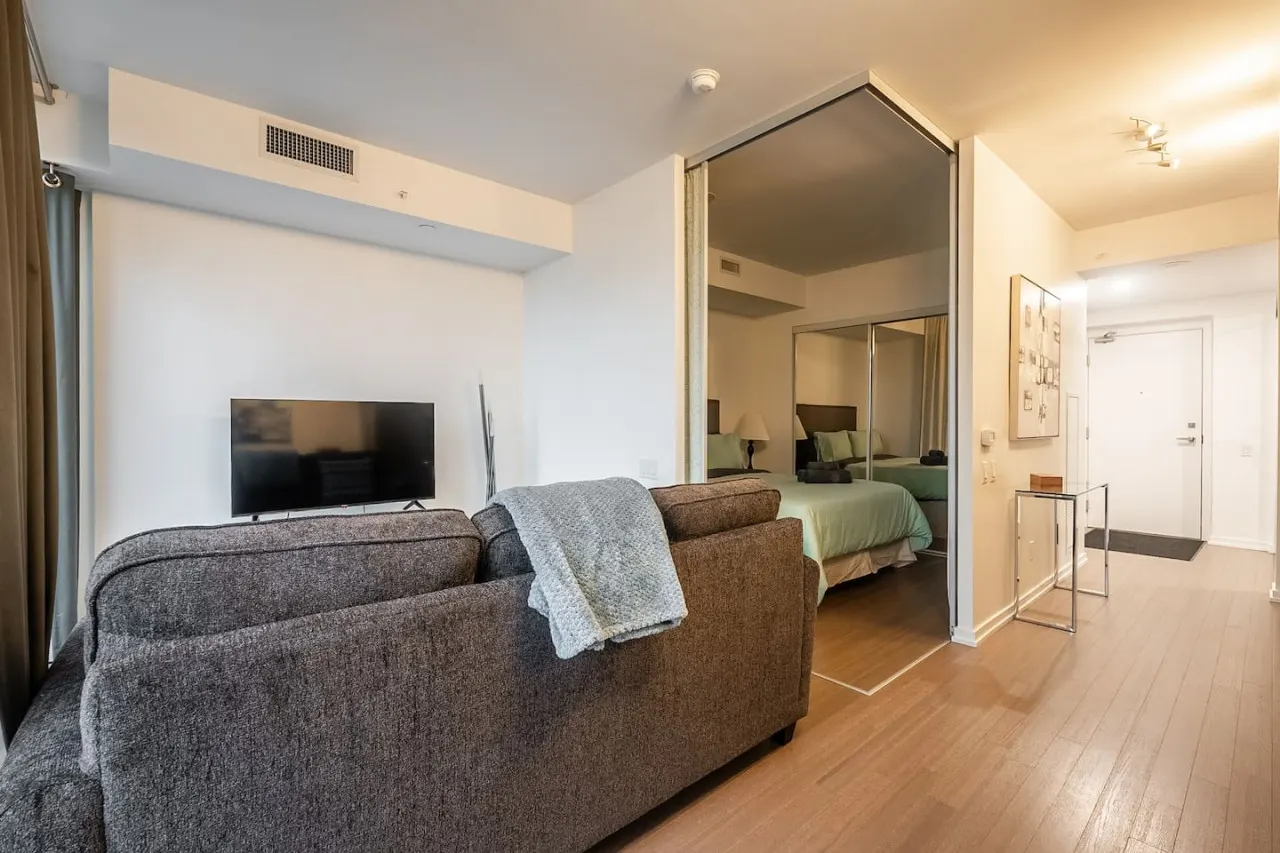 Modern 1BR Executive Stay Central & Stylish 6