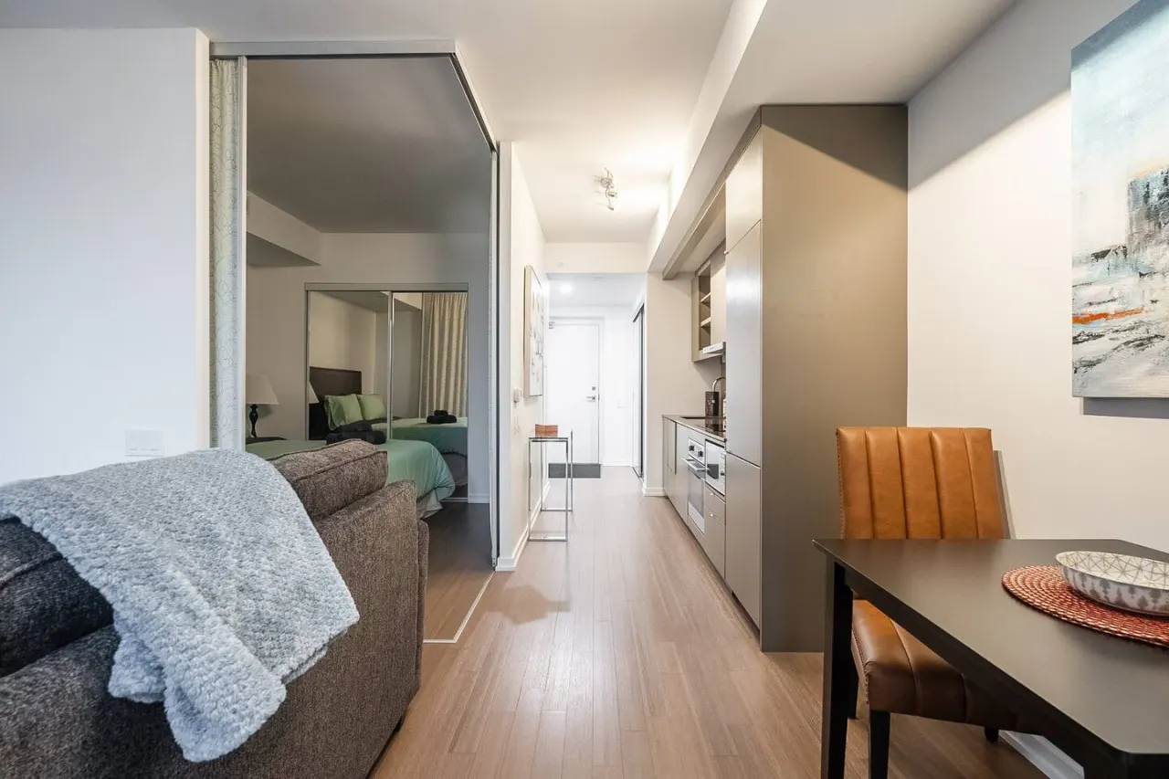 Modern 1BR Executive Stay Central & Stylish 8