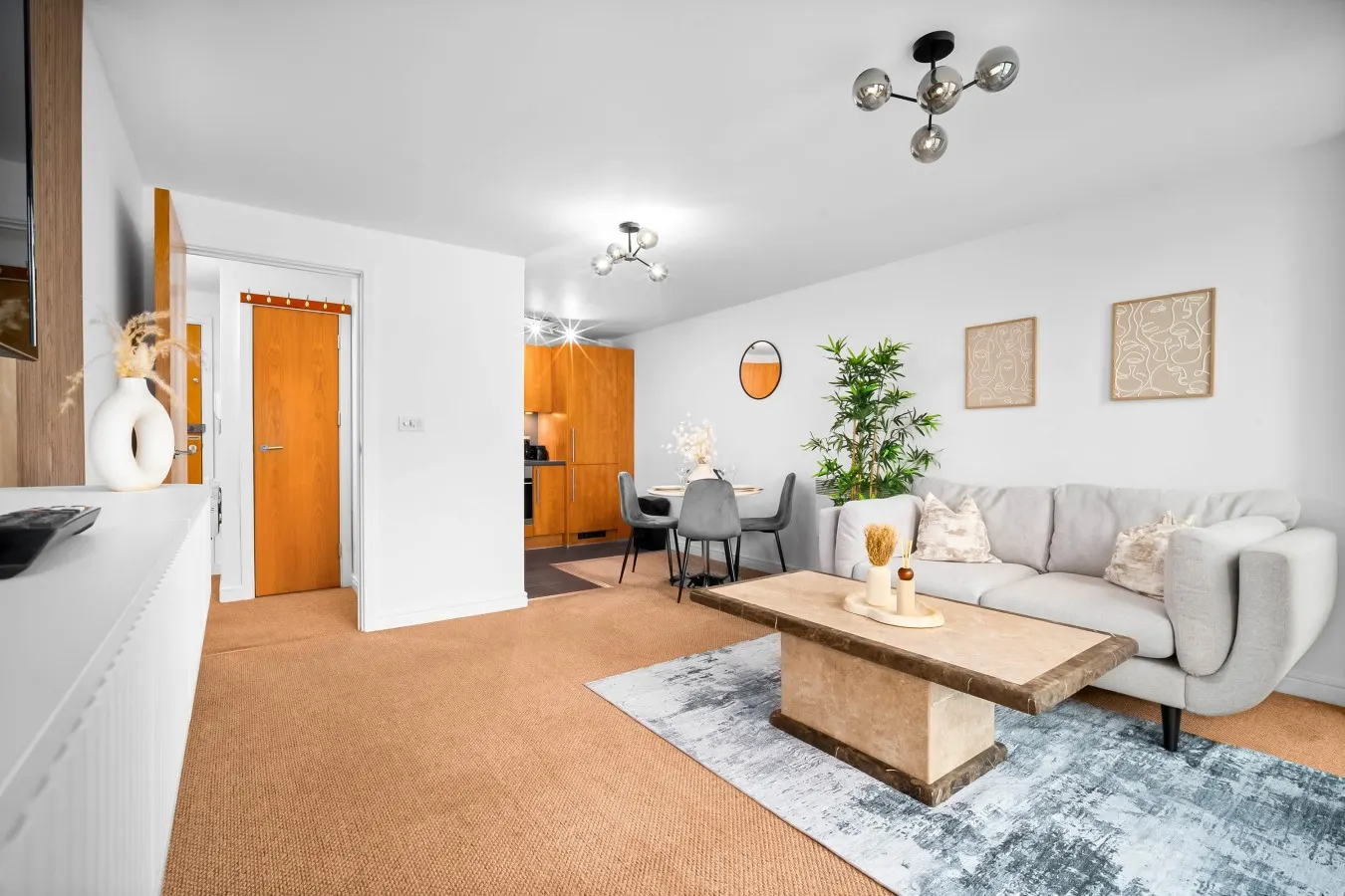 Luxe Apartment - City Centre - Balcony & Parking 11