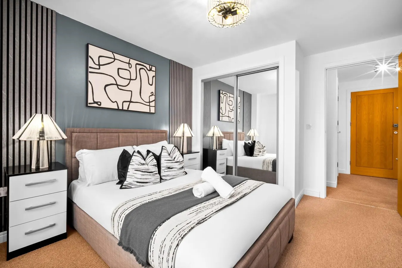 Luxe Apartment - City Centre - Balcony & Parking 12