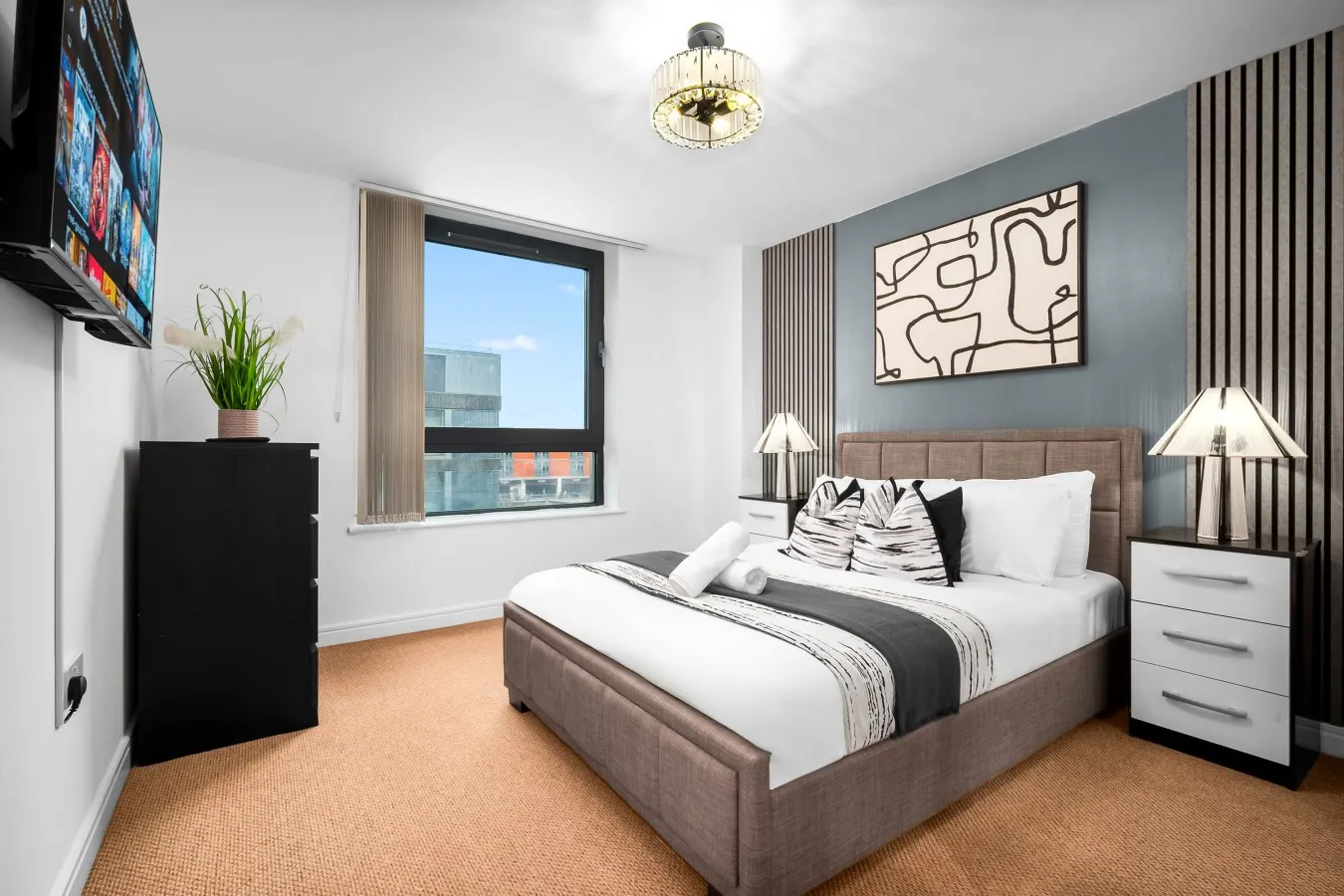 Luxe Apartment - City Centre - Balcony & Parking 14
