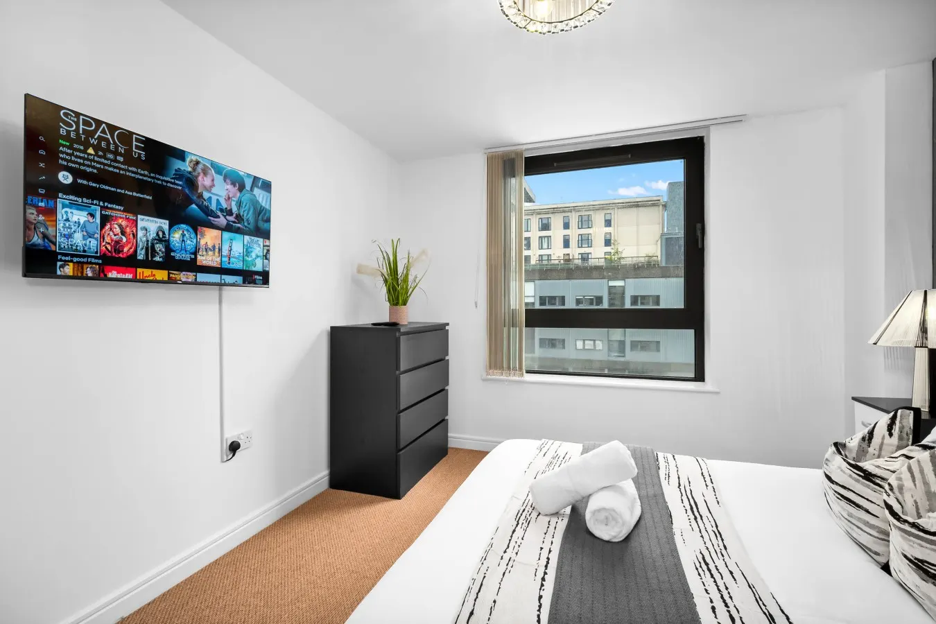 Luxe Apartment - City Centre - Balcony & Parking 15