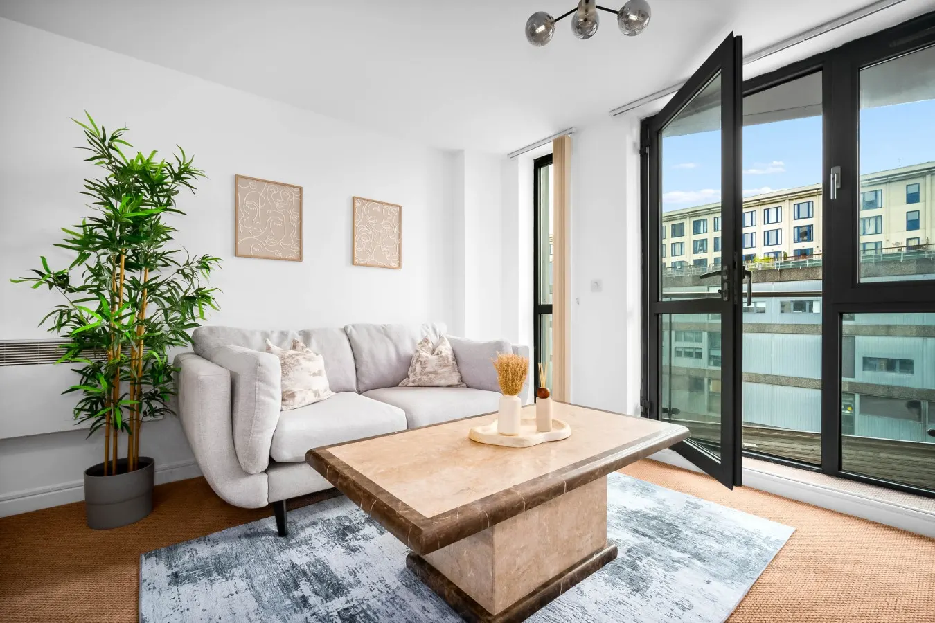 Luxe Apartment - City Centre - Balcony & Parking 20