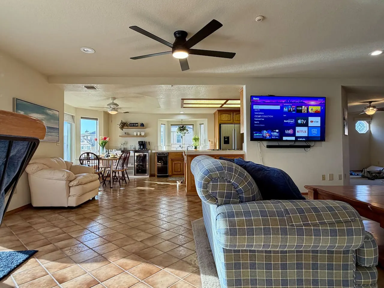 Lakeside Paradise - Hot Tub, Dock, 5bdrm, Firepit 9