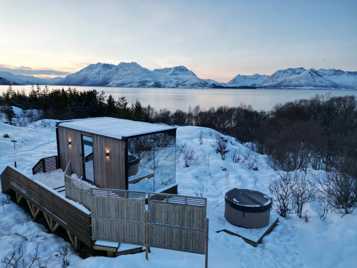 Day & Night · Mirror Cabin · WonderInn Arctic — photo 3