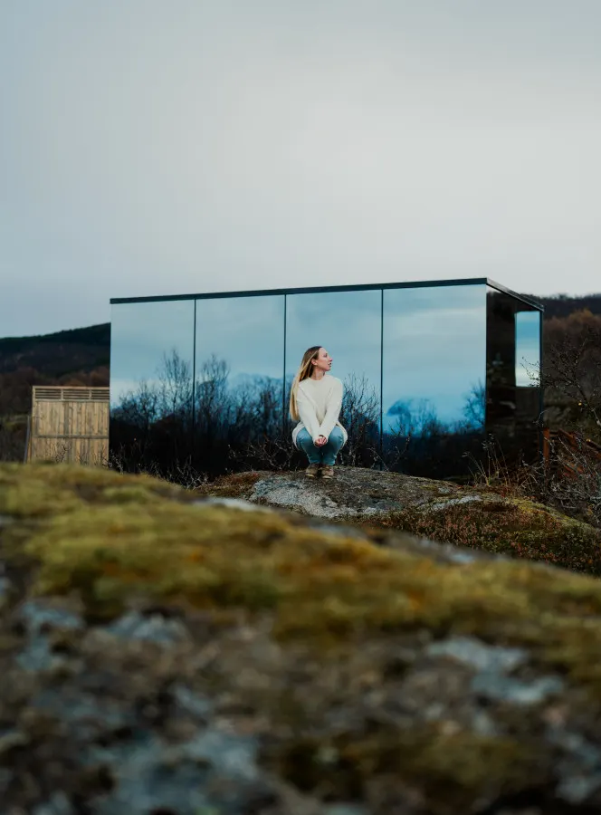 Day & Night Mirror Cabin WonderInn Arctic 7