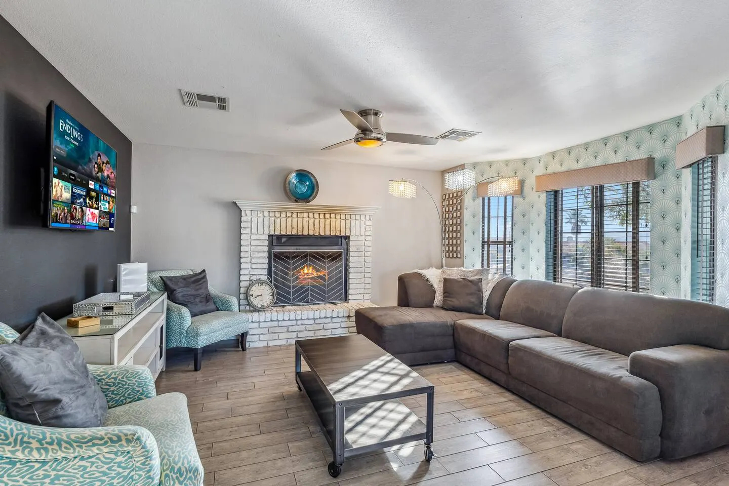 Luxury pool home near Lake Mohave 9