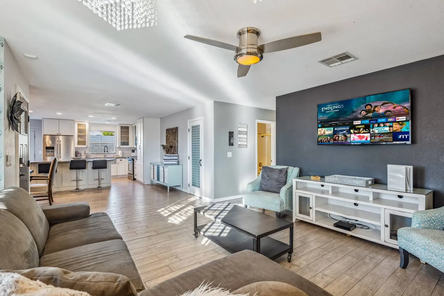Luxury pool home near Lake Mohave 15