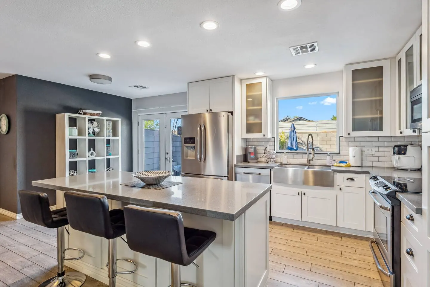 Luxury pool home near Lake Mohave 17