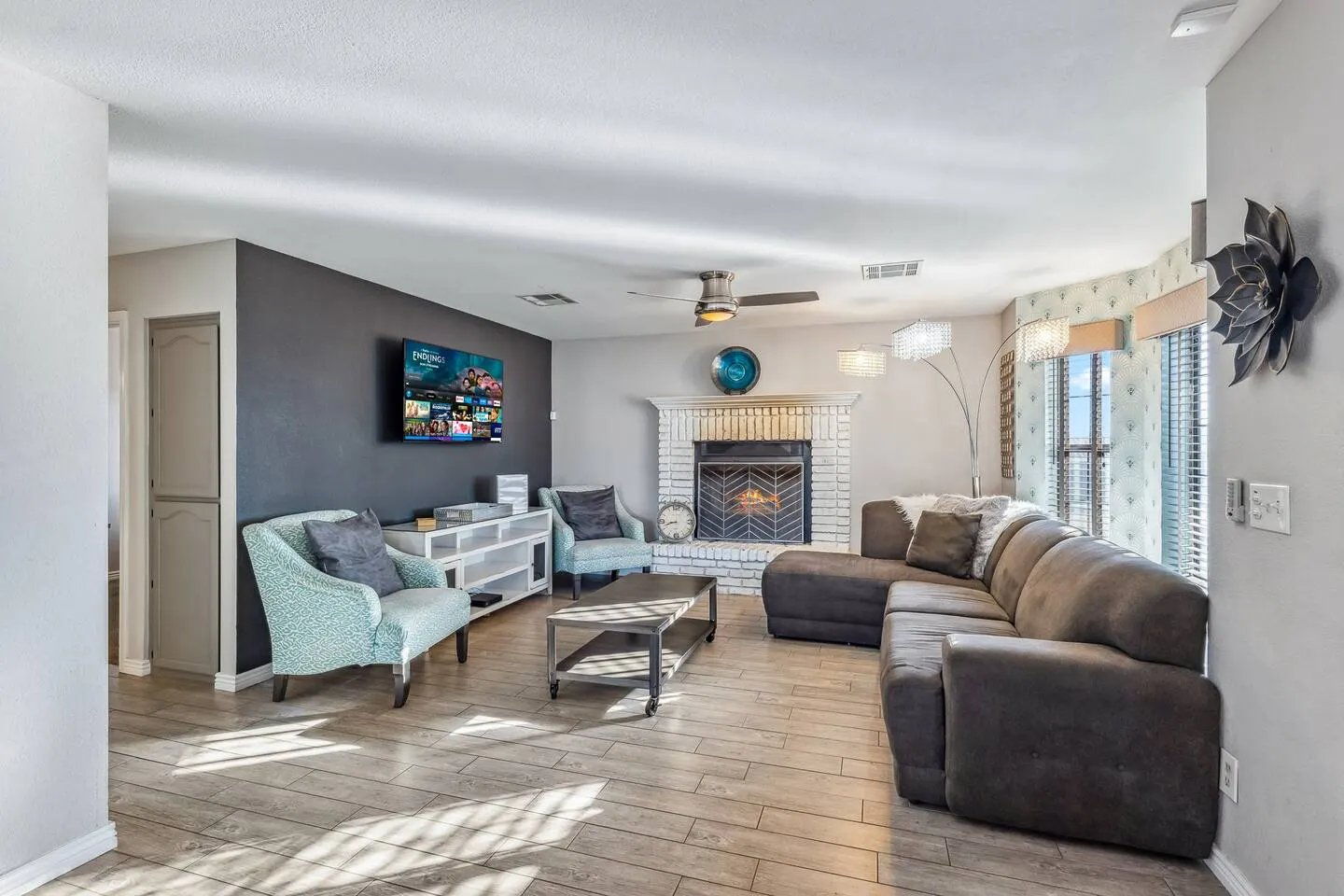 Luxury pool home near Lake Mohave 19