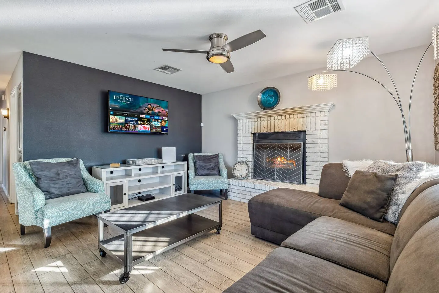 Luxury pool home near Lake Mohave 3