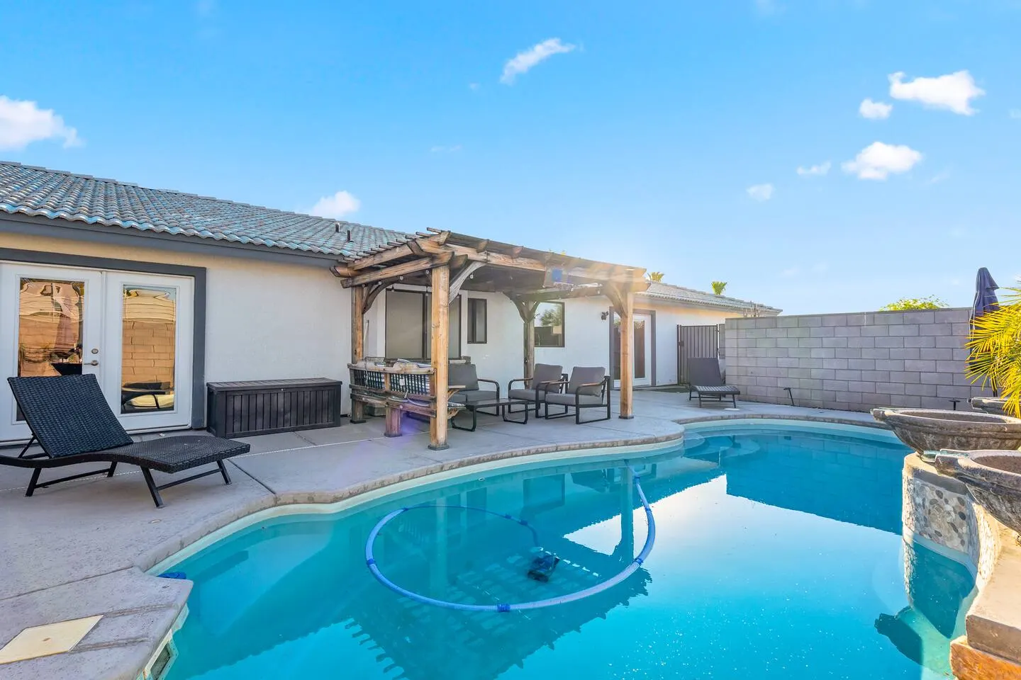 Luxury pool home near Lake Mohave 4