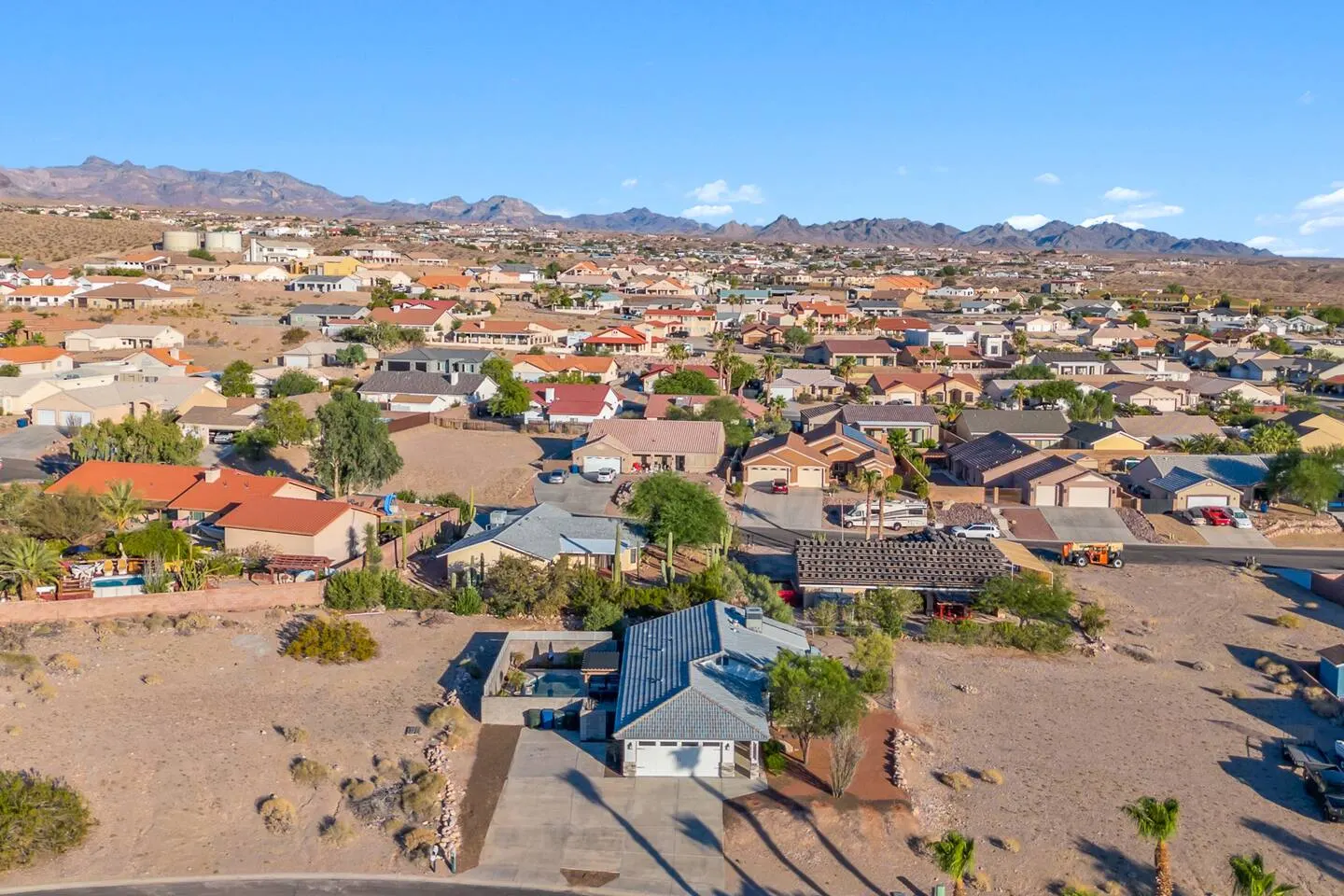 Luxury pool home near Lake Mohave 5