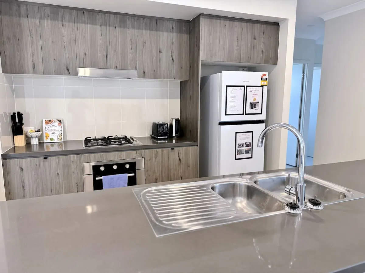 Theme Park Retreat Coomera 5 Beds Villa 16