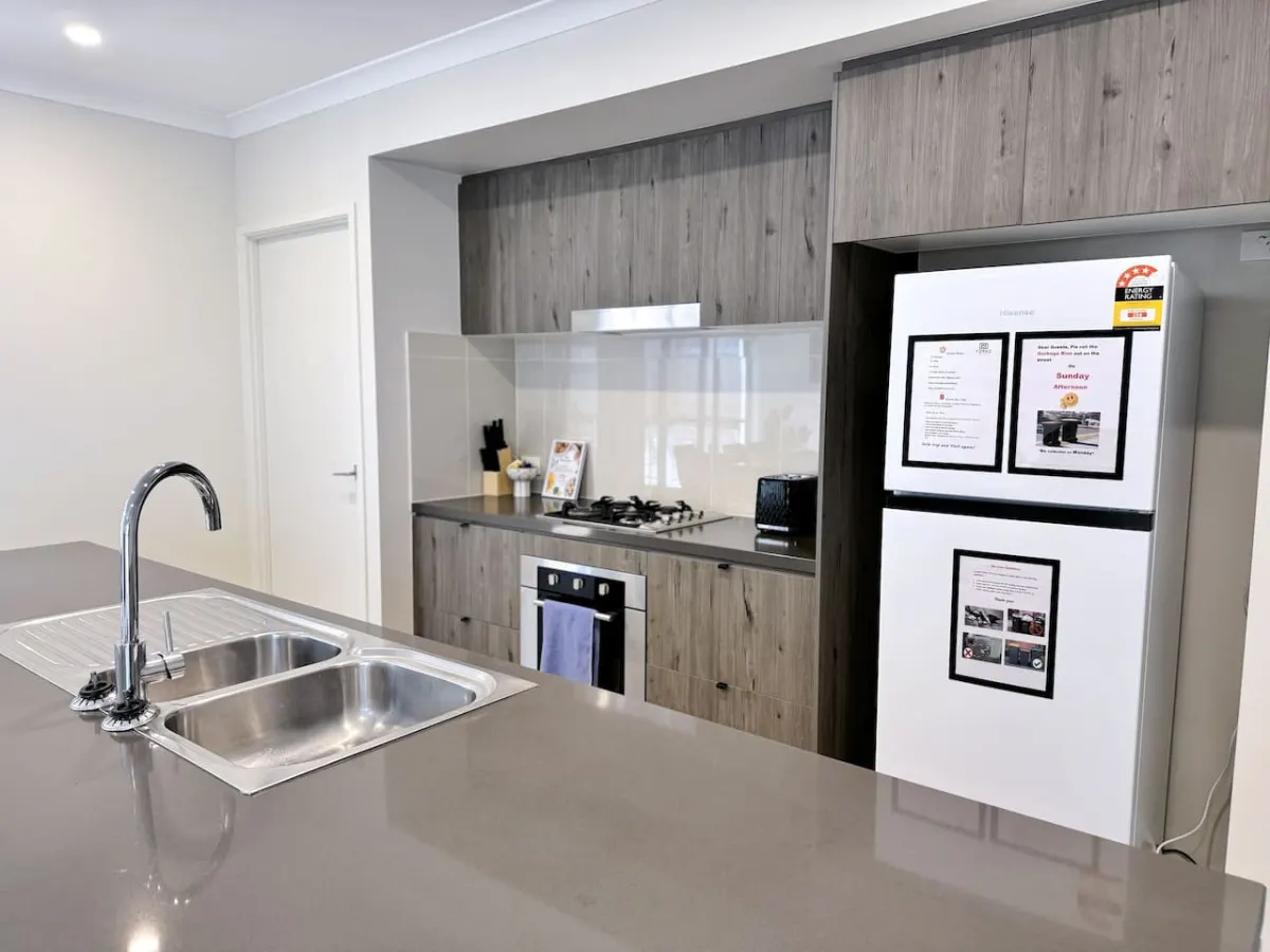 Theme Park Retreat Coomera 5 Beds Villa 20