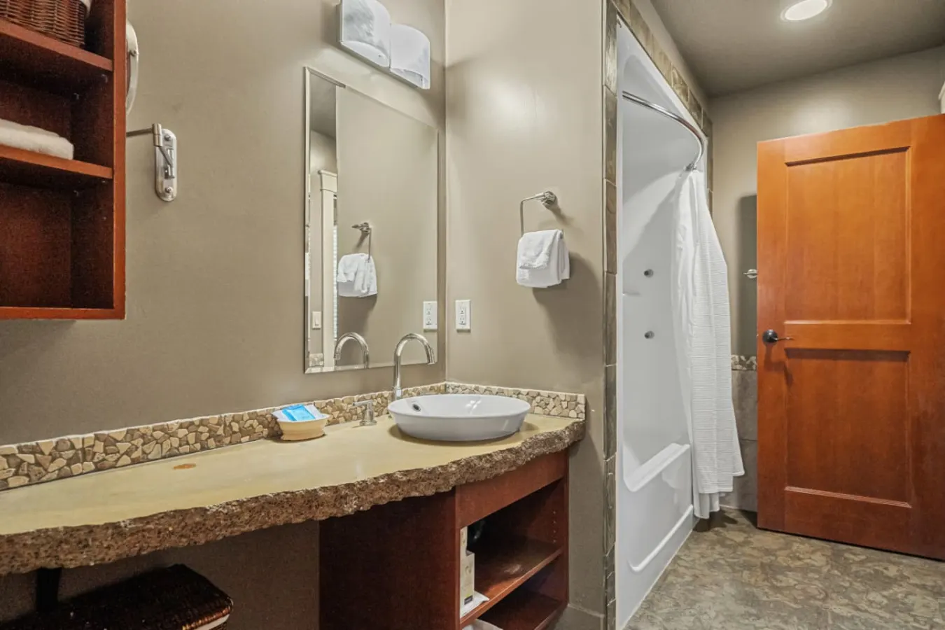 Chic 1BR Mountain Suite King Bed + Pool 12