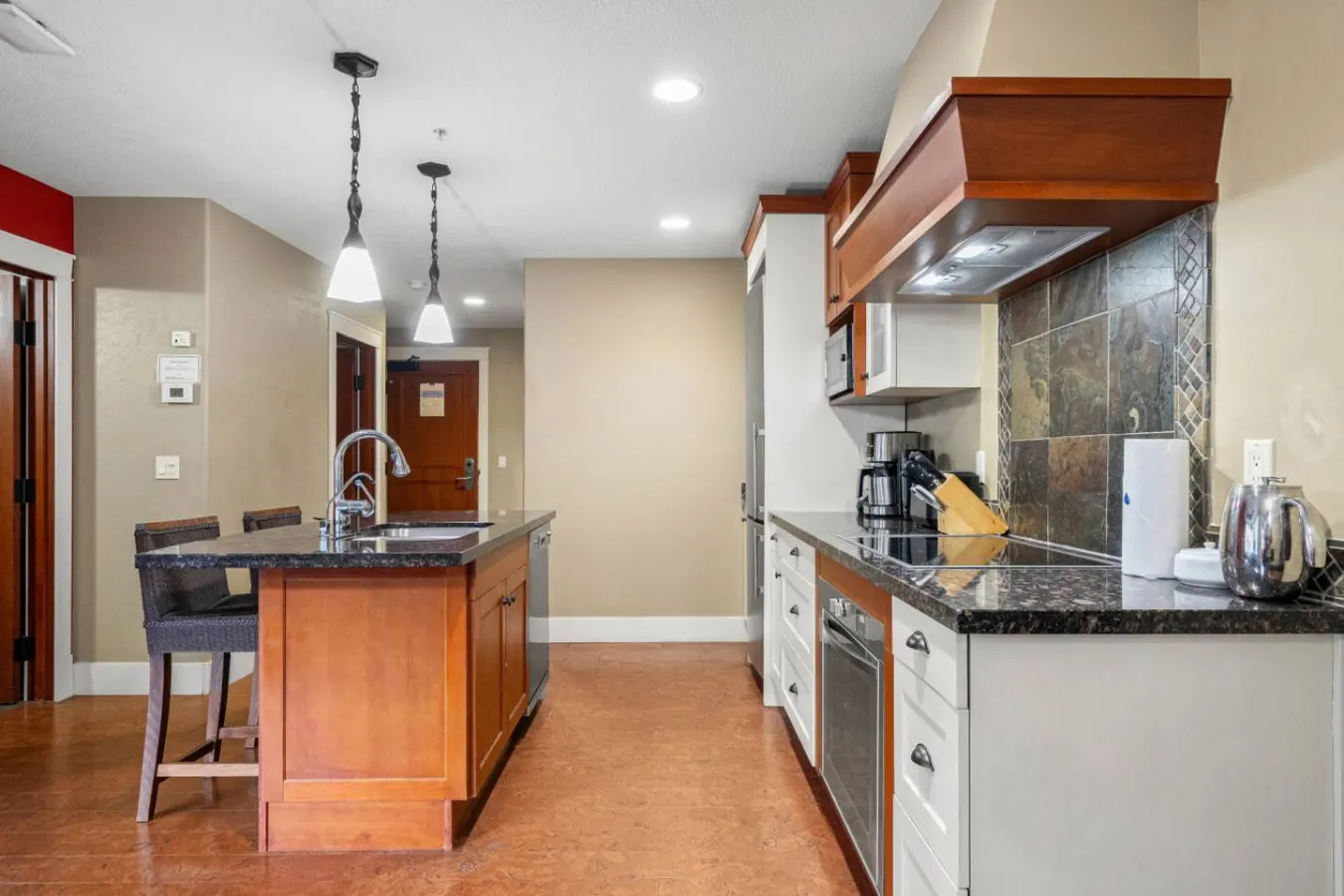 Chic 1BR Mountain Suite | King Bed + Pool — photo 4